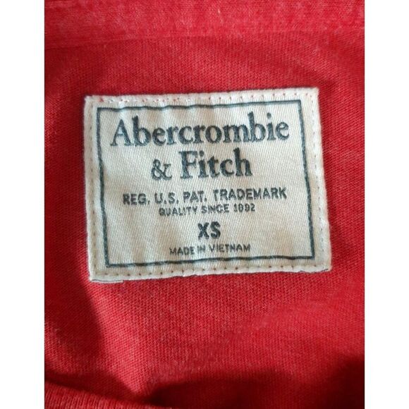 Abercrombie & Fitch Mens Tee XS Red Long Sleeve Spelled Out Graphic Casual Shirt - Picture 4 of 5